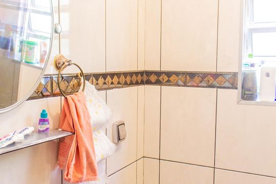 Banheiro de casa à venda com 4 quartos, 188m² em Parque Capuava, Santo André