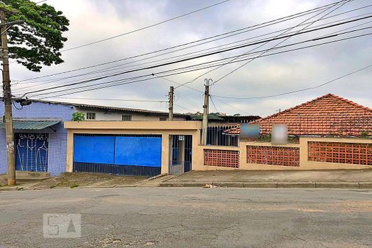 Fachada de casa à venda com 3 quartos, 540m² em Parque João Ramalho, Santo André