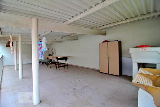 Área de Serviço de casa à venda com 3 quartos, 540m² em Parque João Ramalho, Santo André
