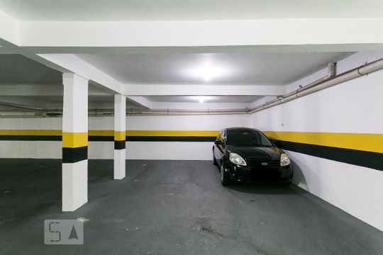 Estacionamento de casa de condomínio para alugar com 3 quartos, 110m² em Vila Moreira, São Paulo