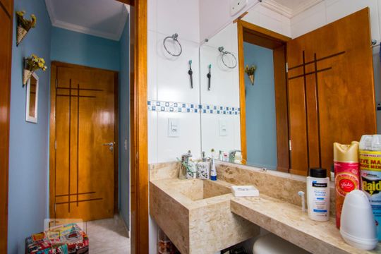 Banheiro do quarto 1 de apartamento para alugar com 2 quartos, 93m² em Vila Tibiriçá, Santo André