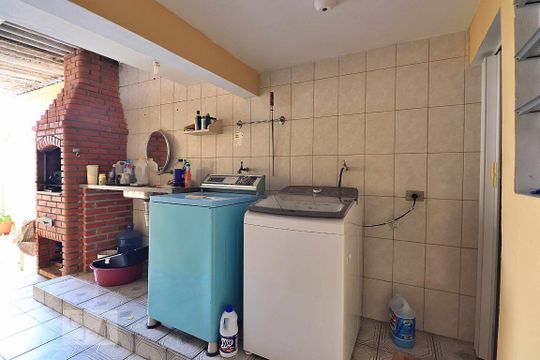 Área de Serviço de casa à venda com 2 quartos, 216m² em Jardim das Maravilhas, Santo André