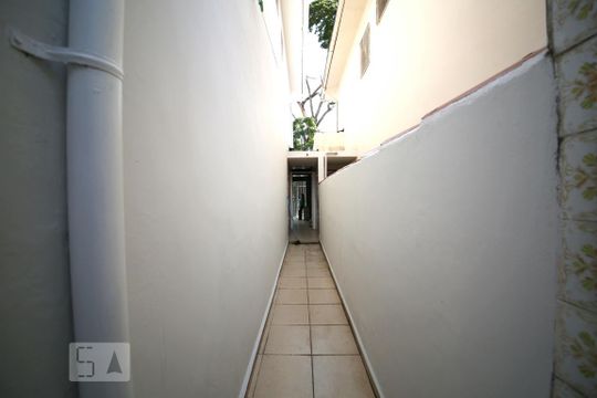 Corredor Lateral de casa para alugar com 2 quartos, 76m² em Vila Cordeiro, São Paulo