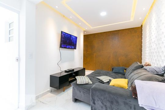 Sala de TV de casa à venda com 2 quartos, 150m² em Vila Fachini, São Paulo