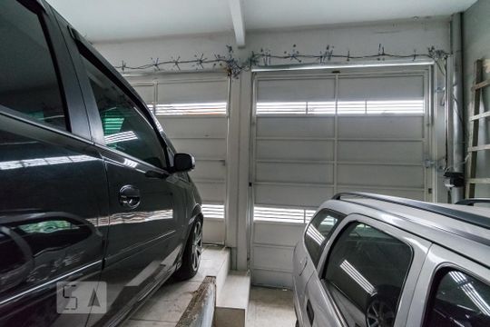 Garagem de casa à venda com 2 quartos, 150m² em Vila Fachini, São Paulo
