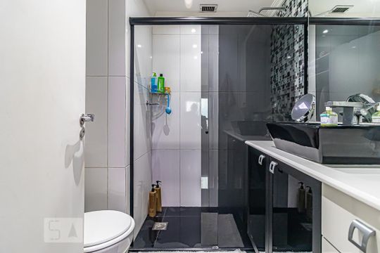Banheiro da Suíte de apartamento à venda com 2 quartos, 81m² em Barra da Tijuca, Rio de Janeiro