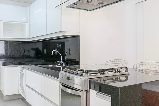 Cozinha de apartamento para alugar com 2 quartos, 100m² em Cerqueira César, São Paulo