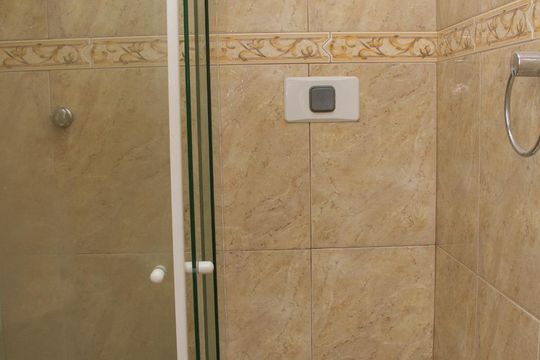 Banheiro de apartamento à venda com 1 quarto, 42m² em Pilares, Rio de Janeiro