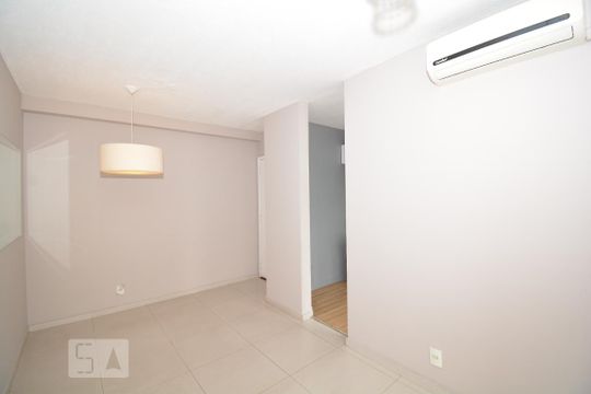 Sala de apartamento à venda com 2 quartos, 50m² em Parada de Lucas, Rio de Janeiro