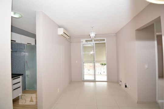 Sala de apartamento à venda com 2 quartos, 50m² em Parada de Lucas, Rio de Janeiro