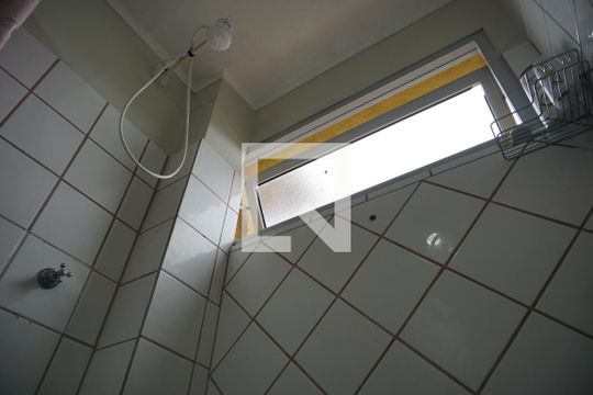 Banheiro de apartamento à venda com 1 quarto, 60m² em Cristo Rei, São Leopoldo