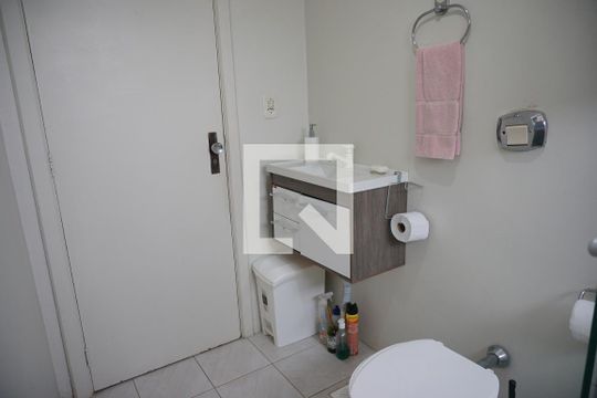 Banheiro de apartamento à venda com 1 quarto, 60m² em Cristo Rei, São Leopoldo