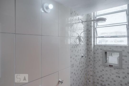 Banheiro de apartamento para alugar com 1 quarto, 29m² em Água Branca, São Paulo