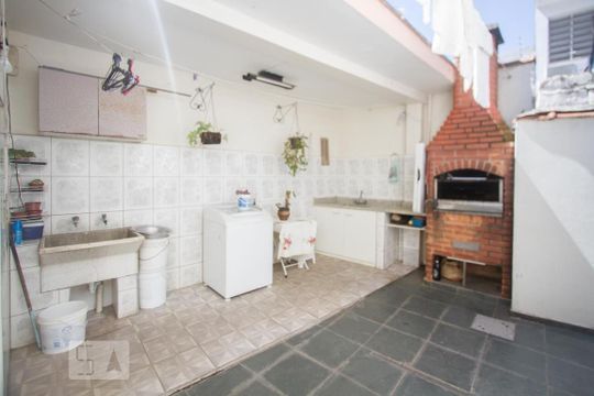 Quintal de casa à venda com 3 quartos, 192m² em Jardim das Acácias, São Paulo