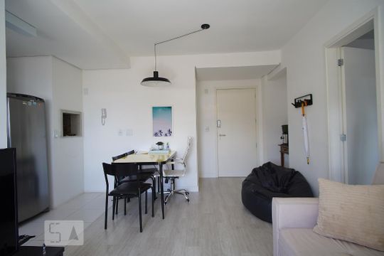 Sala de kitnet/studio para alugar com 1 quarto, 52m² em Petrópolis, Porto Alegre