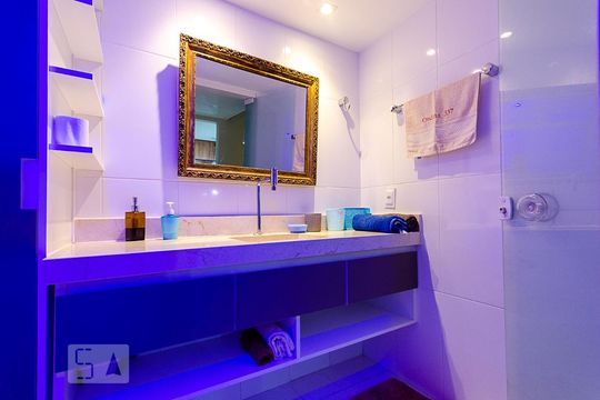 Banheiro de apartamento para alugar com 1 quarto, 56m² em Barra, Salvador
