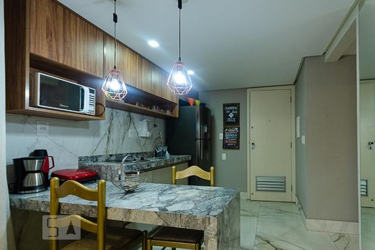 Cozinha americana de apartamento para alugar com 1 quarto, 56m² em Barra, Salvador