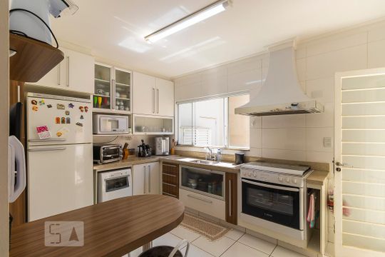 Cozinha de casa à venda com 4 quartos, 220m² em Vila Nogueira, Campinas