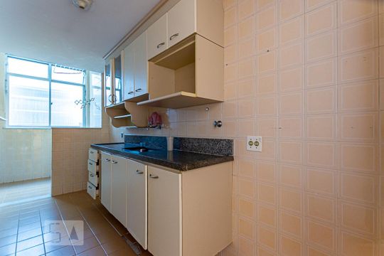 Cozinha de apartamento à venda com 2 quartos, 70m² em Ingá, Niterói