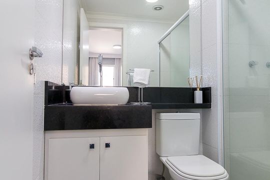 Banheiro quarto 2 suíte de apartamento para alugar com 2 quartos, 64m² em Picanço, Guarulhos