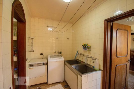 Área de Serviço de casa à venda com 4 quartos, 400m² em Jardim Guarapiranga, São Paulo