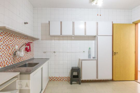 Cozinha de apartamento para alugar com 3 quartos, 117m² em Pompeia, São Paulo