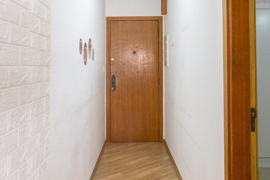 Corredor de entrada de apartamento para alugar com 3 quartos, 117m² em Pompeia, São Paulo