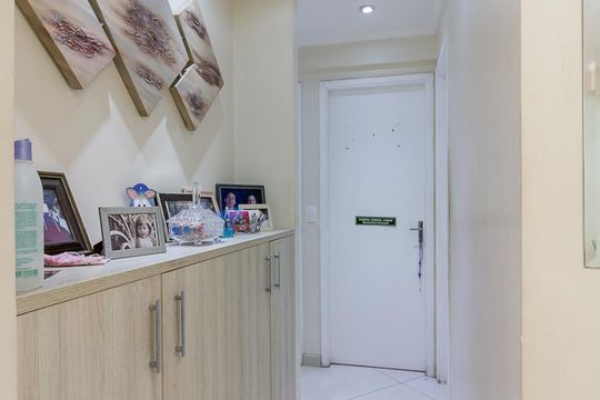 Corredor de apartamento à venda com 3 quartos, 77m² em Jardim Rosa de França, Guarulhos
