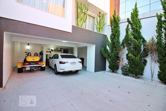 Garagem de casa para alugar com 3 quartos, 340m² em Anchieta, São Bernardo do Campo