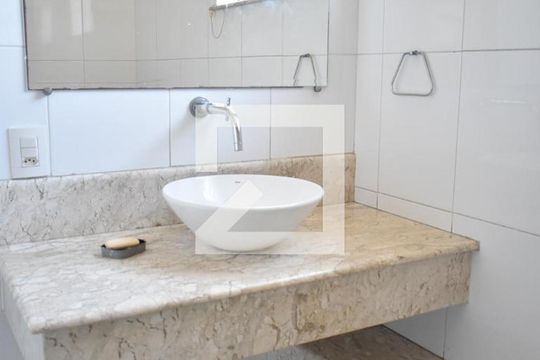 Banheiro de apartamento para alugar com 2 quartos, 57m² em Campo Grande, Rio de Janeiro