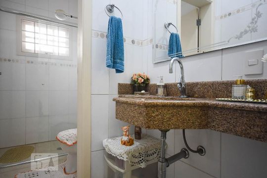 Banheiro suíte 1 de casa para alugar com 5 quartos, 350m² em Jardim Londrina, São Paulo