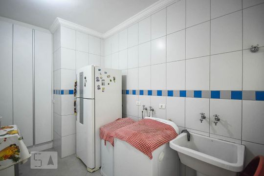 Área de serviço de casa para alugar com 5 quartos, 350m² em Jardim Londrina, São Paulo