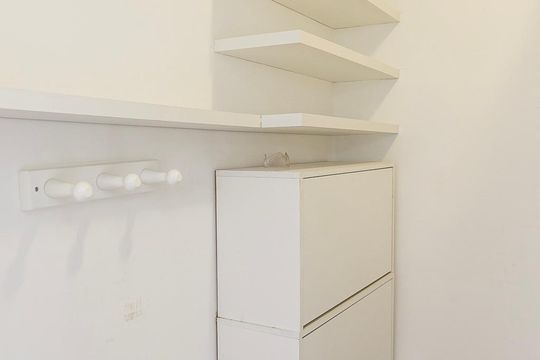 Closet de apartamento à venda com 2 quartos, 67m² em Vila Madalena, São Paulo