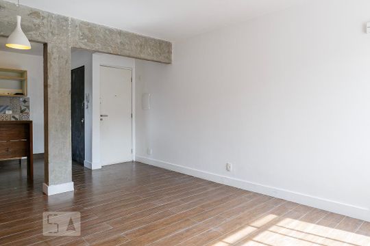 Sala de apartamento à venda com 2 quartos, 67m² em Vila Madalena, São Paulo