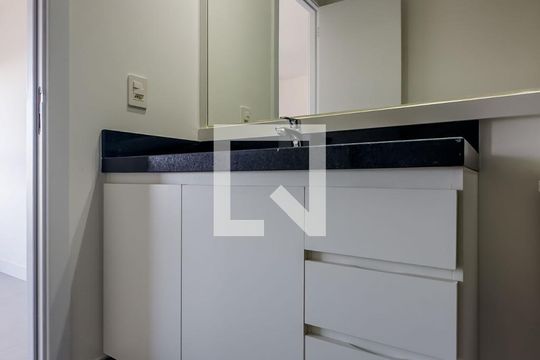Banheiro de kitnet/studio para alugar com 1 quarto, 64m² em Teresópolis, Porto Alegre
