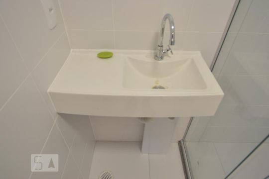Banheiro de kitnet/studio à venda com 1 quarto, 26m² em Brás, São Paulo