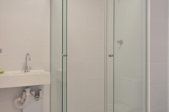 Banheiro de kitnet/studio à venda com 1 quarto, 26m² em Brás, São Paulo