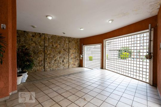 Garagem de casa à venda com 3 quartos, 150m² em Vila Romero, São Paulo