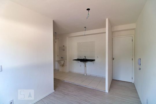 Sala de apartamento para alugar com 2 quartos, 40m² em Parque Maria Helena, São Paulo