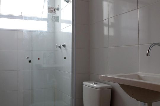 Banheiro Social de apartamento à venda com 2 quartos, 44m² em Parque Reboucas, São Paulo