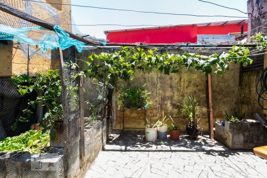 Quintal de casa para alugar com 2 quartos, 80m² em Pestana, Osasco