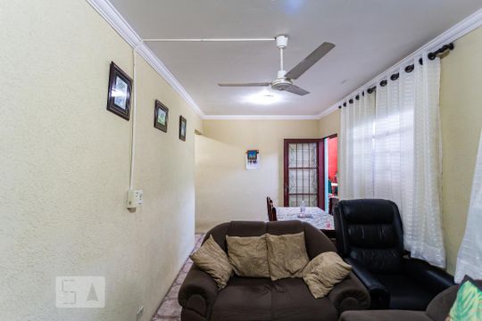 Sala de casa para alugar com 2 quartos, 80m² em Pestana, Osasco
