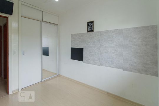 Quarto 2 de casa à venda com 3 quartos, 157m² em Chácara das Pedras, Porto Alegre