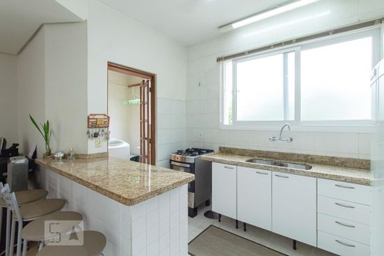 Cozinha de casa à venda com 3 quartos, 157m² em Chácara das Pedras, Porto Alegre