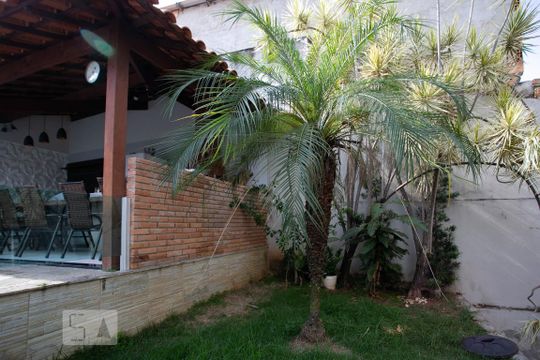 Quintal de casa à venda com 4 quartos, 378m² em Santa Amélia, Belo Horizonte