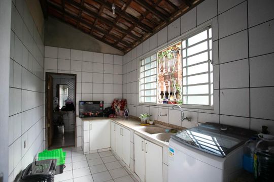 Área de Serviço de casa à venda com 4 quartos, 378m² em Santa Amélia, Belo Horizonte