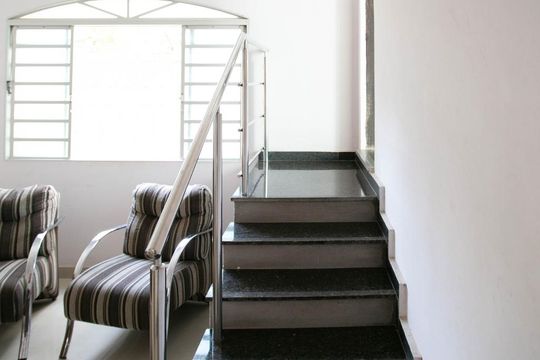 Escada de casa à venda com 4 quartos, 378m² em Santa Amélia, Belo Horizonte