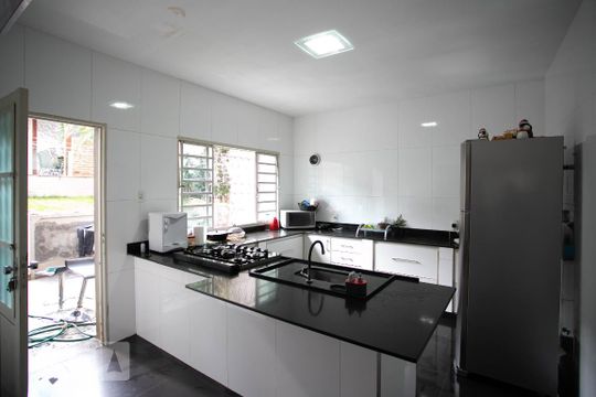 Cozinha de casa à venda com 4 quartos, 378m² em Santa Amélia, Belo Horizonte