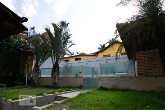 Quintal de casa à venda com 4 quartos, 378m² em Santa Amélia, Belo Horizonte