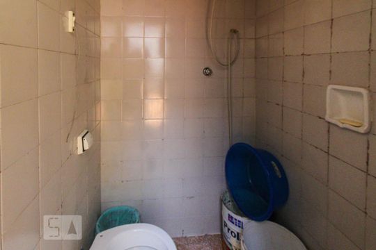 Banheiro de Serviço de casa à venda com 3 quartos, 150m² em Vila Antonieta, São Paulo